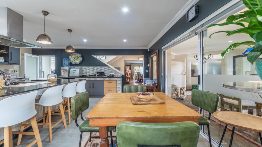 5 Bedroom Property for Sale in Flamingo Vlei Western Cape